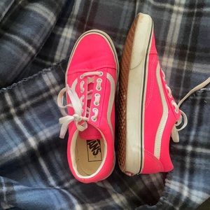 Vans Old Skool Lace Up Sneaker neon pink